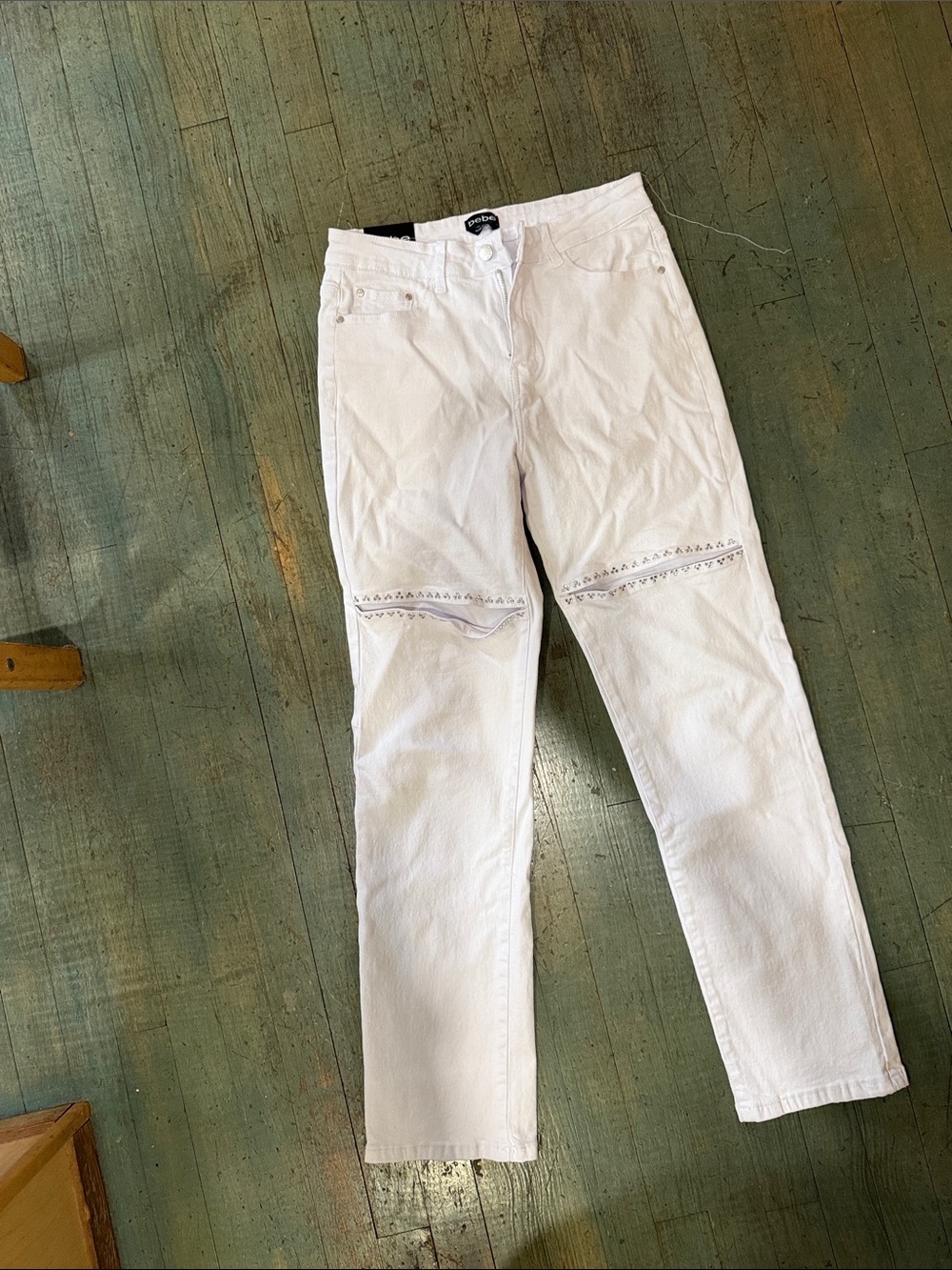 bebe White High-Rise Jeans with Silver Button